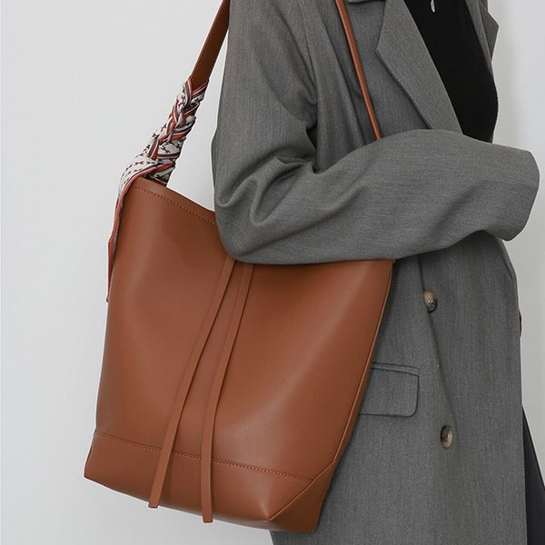 2023 women handbag fashion show bucket casual totes design shoulder bag crossbody bags handbags purse genuine leather good quality four colo
2023 women handbag fashion show bucket casual totes design shoulder bag crossbody bags handbags purse genuine leather good quality four colo