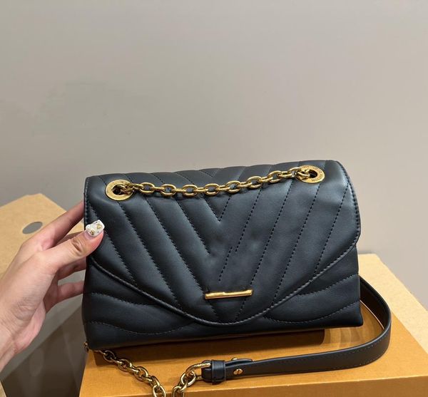 new designer fashion leather shoulder bag chain bag women's fashion trend all-in-one bag
new designer fashion leather shoulder bag chain bag women's fashion trend all-in-one bag