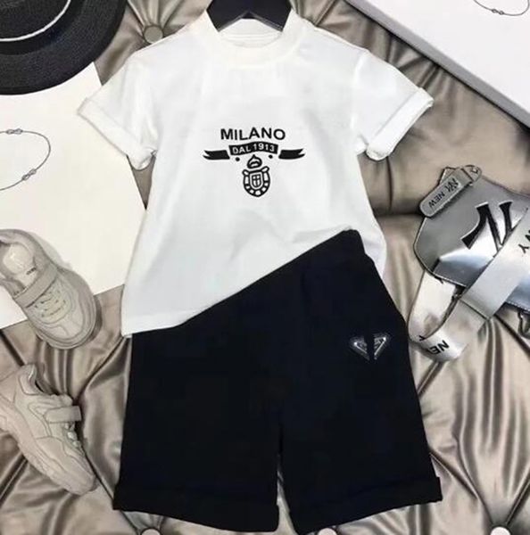2023 luxury designer clothing sets kids t-shirt white bule monogrammed shortst fashion british fashion brand summer childrens treasures and
2023 luxury designer clothing sets kids t-shirt white bule monogrammed shortst fashion british fashion brand summer childrens treasures and