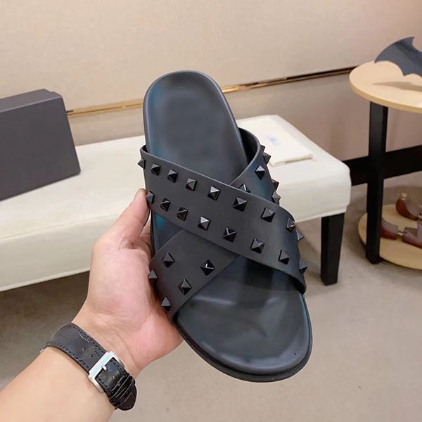 drop and soft sole comfortable non slip and wear resistant indoor and outdoor casual slippers are available in 3 colors, Black
drop and soft sole comfortable non slip and wear resistant indoor and outdoor casual slippers are available in 3 colors, Black