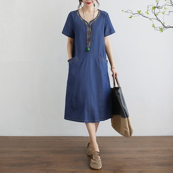 casual dresses | summer 2023 | korean style plus size loose denim dress | flora print | mid-calf length | crew neck | a-line silhouette | av, Black;gray
casual dresses | summer 2023 | korean style plus size loose denim dress | flora print | mid-calf length | crew neck | a-line silhouette | av, Black;gray