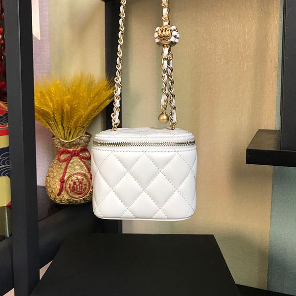 designer cosmetic bag lambskin vanity case 10a luxury regulating chain crossbody bag with box c062
designer cosmetic bag lambskin vanity case 10a luxury regulating chain crossbody bag with box c062