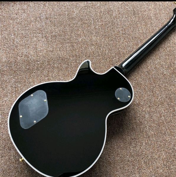 purple brand electric guitar peach blossom heart body neck rose wood fingerboard
purple brand electric guitar peach blossom heart body neck rose wood fingerboard