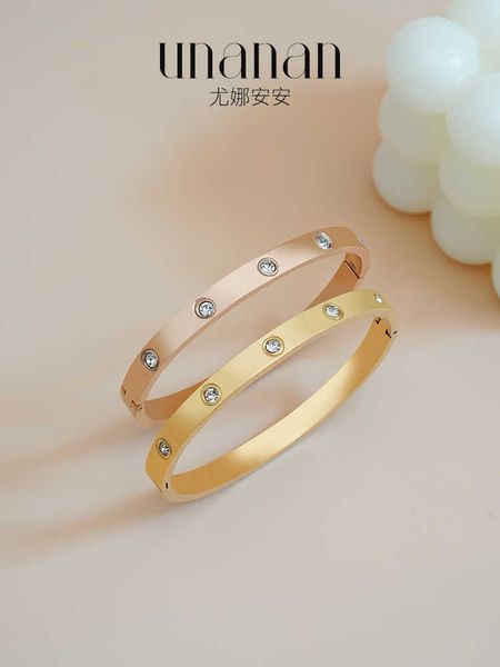 designer new yuna ananlight luxury diamond inlaid titanium steel couple bracelet with high-end and niche design trendy for home jewelry, Black
designer new yuna ananlight luxury diamond inlaid titanium steel couple bracelet with high-end and niche design trendy for home jewelry, Black