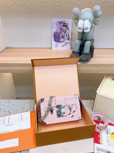 designer bag luxury bag new lo vu the new petite malle small square bag senior fashion everything one shoulder fashion bag
designer bag luxury bag new lo vu the new petite malle small square bag senior fashion everything one shoulder fashion bag