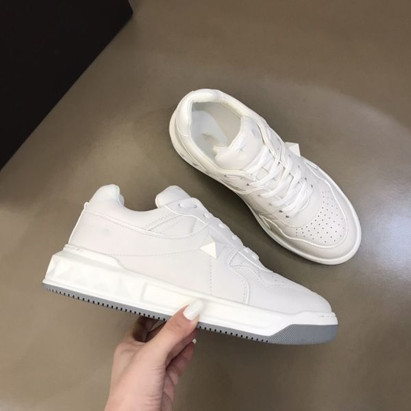 2023 designer sneakers white leather calfskin casual shoes calfskin platform trainer technical shoe knit retro patchwork sneaker dress shoes, Black
2023 designer sneakers white leather calfskin casual shoes calfskin platform trainer technical shoe knit retro patchwork sneaker dress shoes, Black