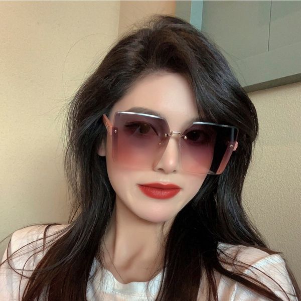 2023 new style noble and luxurious appearance mixed color lenses pink white black khaki pink lovely style women's sunglasses a must for
2023 new style noble and luxurious appearance mixed color lenses pink white black khaki pink lovely style women's sunglasses a must for
