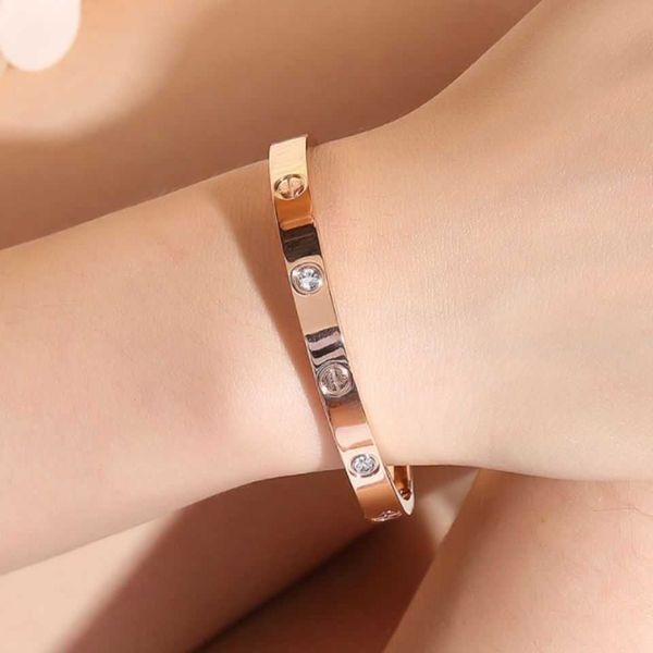 eller titanium steel bracelet women's ins fashion handwear small design rose gold inlaid diamond mesh red non dropping color clip, Black
eller titanium steel bracelet women's ins fashion handwear small design rose gold inlaid diamond mesh red non dropping color clip, Black