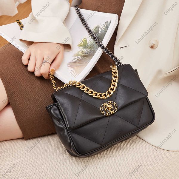 mrs. qiao's bag genuine leather women's crossbody chain bag one shoulder small square bag fashionable and versatile small bag
mrs. qiao's bag genuine leather women's crossbody chain bag one shoulder small square bag fashionable and versatile small bag