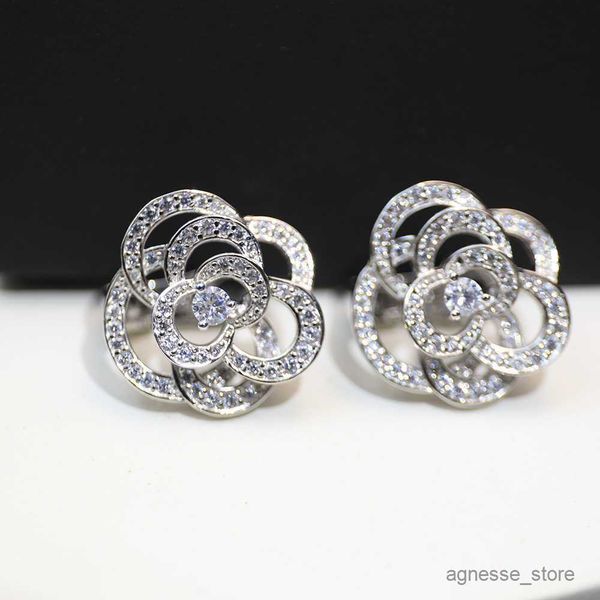 stud new pattern hollow earrings with diamond camellia shining s925 sterling silver fashion luxury jewelry love r230619, Golden;silver
stud new pattern hollow earrings with diamond camellia shining s925 sterling silver fashion luxury jewelry love r230619, Golden;silver