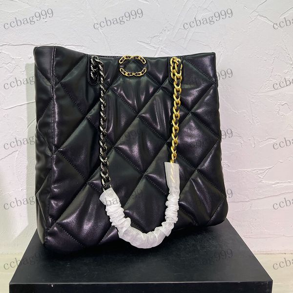 designer womens shoulder bag oversized shopping bag beach bags diamond chain hardware metal c buckle gold silver metal hardware matelasse ch
designer womens shoulder bag oversized shopping bag beach bags diamond chain hardware metal c buckle gold silver metal hardware matelasse ch