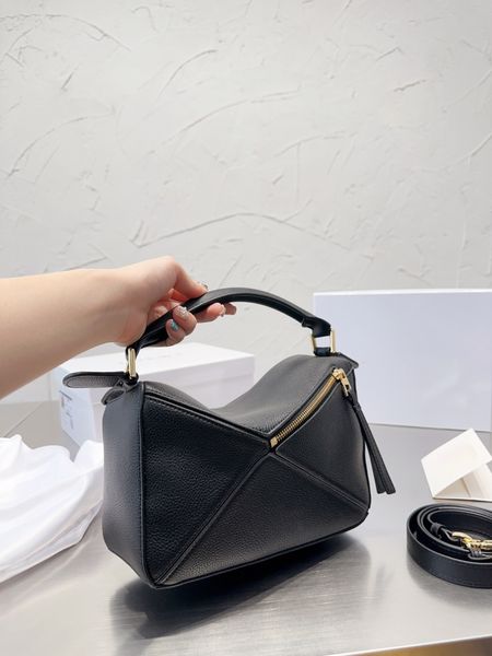 2023 fashion designer woman shoulder bags luxury handbag large capacity two styles cross body bags 5a quality 24cm
2023 fashion designer woman shoulder bags luxury handbag large capacity two styles cross body bags 5a quality 24cm