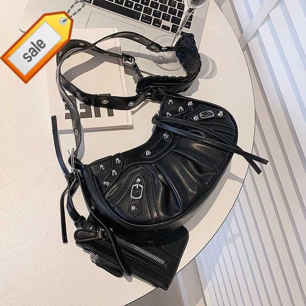 r shoulder bags tote 2023 new crescent heavy industry rivet fashion biker multi-functional shoulders messenger cross body bag factory direct
r shoulder bags tote 2023 new crescent heavy industry rivet fashion biker multi-functional shoulders messenger cross body bag factory direct