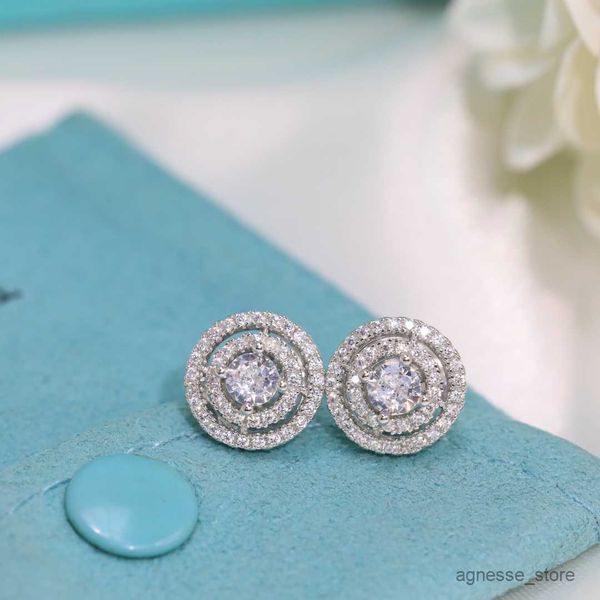 stud luxury famous charm designer s925 sterling silver two layers full round charm stud for women fashion wedding jewelry r230619, Golden;silver
stud luxury famous charm designer s925 sterling silver two layers full round charm stud for women fashion wedding jewelry r230619, Golden;silver