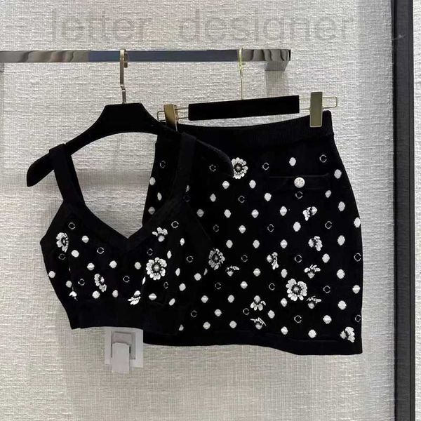 two piece dress designer chan home 2023 new summer women's sets fashion logo vest short skirt womens grade knitting flower suit birthda, White
two piece dress designer chan home 2023 new summer women's sets fashion logo vest short skirt womens grade knitting flower suit birthda, White