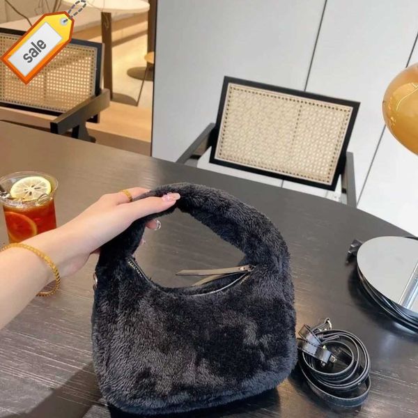 women's brand designer handbags shoulder crossbody bag tote new miu fashion plush pea bag handheld armpit single shoulders messenger pa
women's brand designer handbags shoulder crossbody bag tote new miu fashion plush pea bag handheld armpit single shoulders messenger pa