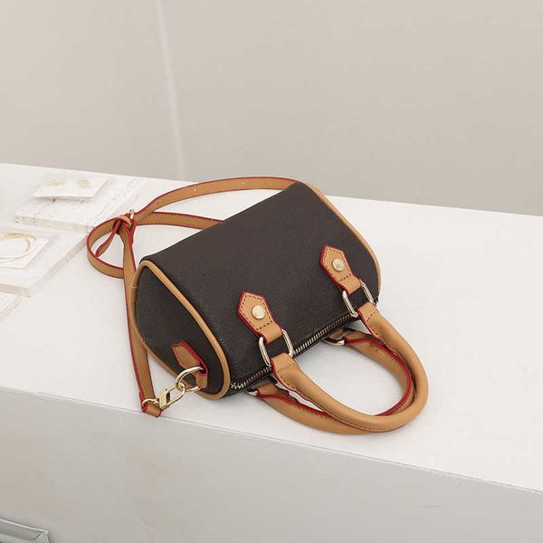 women hand bags fashionable speedy for girs ladies 
women hand bags fashionable speedy for girs ladies