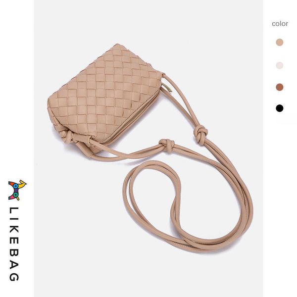 2023 new woven bag camera bag single shoulder crossbody handbag knotted zipper large capacity small square bag for women
2023 new woven bag camera bag single shoulder crossbody handbag knotted zipper large capacity small square bag for women