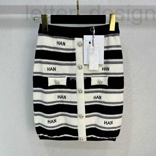 skirts designer 23ss fw women designer with letter embroidery mini skirt girls female knits vintage milan runway brand high end custom strip, Black
skirts designer 23ss fw women designer with letter embroidery mini skirt girls female knits vintage milan runway brand high end custom strip, Black