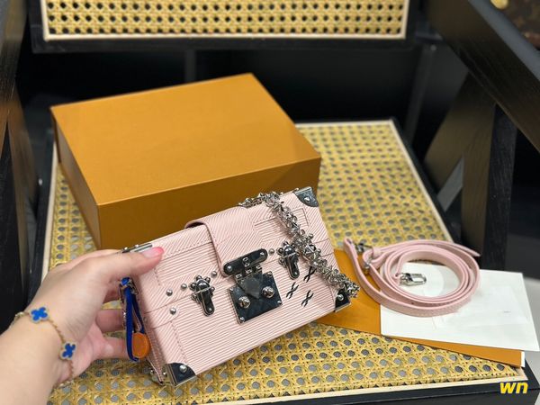 womens box bag flap bag classic print quilted plaid metal leather chain hardware buckle l shoulder crossbody bag designer luxury ladies hand
womens box bag flap bag classic print quilted plaid metal leather chain hardware buckle l shoulder crossbody bag designer luxury ladies hand