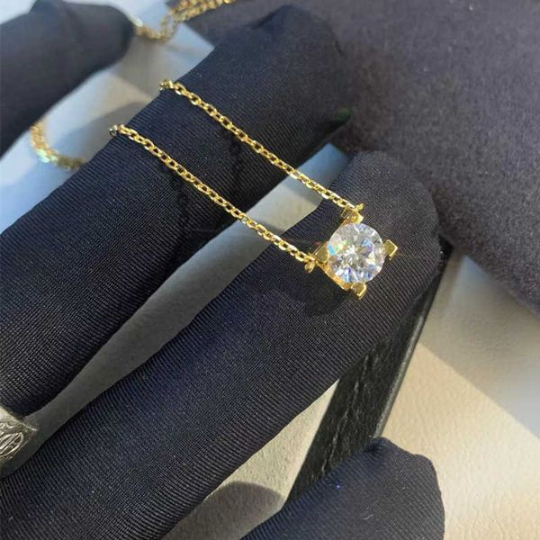 ryb3 high-quality card cowhorn diamond necklace made of v-gold material 1 claw handmade inlay light luxury collarbone chain mesh red the sam, Black
ryb3 high-quality card cowhorn diamond necklace made of v-gold material 1 claw handmade inlay light luxury collarbone chain mesh red the sam, Black