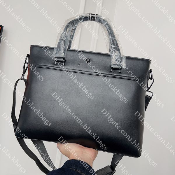 men lapbag designer briefcase black shoulder computer bag classic letter leather handbag simple style briefcases
men lapbag designer briefcase black shoulder computer bag classic letter leather handbag simple style briefcases
