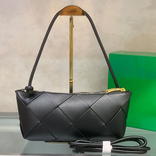 pouch hobo bag woven handbag women solid color shoulder bags metal hardware zipper closure cell phone pocket fashion armpit tote purse walle
pouch hobo bag woven handbag women solid color shoulder bags metal hardware zipper closure cell phone pocket fashion armpit tote purse walle