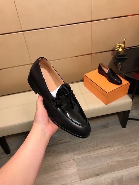 2023 the latest men's flat casual ports white shoes leather material comfortable upper feet soft soles versatile youth size35-41 cx2010, Black
2023 the latest men's flat casual ports white shoes leather material comfortable upper feet soft soles versatile youth size35-41 cx2010, Black