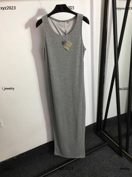 luxury designer woman dress split design tank dress embroidery of chest logo dress sleeveless skirt #multiple product, Black;gray
luxury designer woman dress split design tank dress embroidery of chest logo dress sleeveless skirt #multiple product, Black;gray