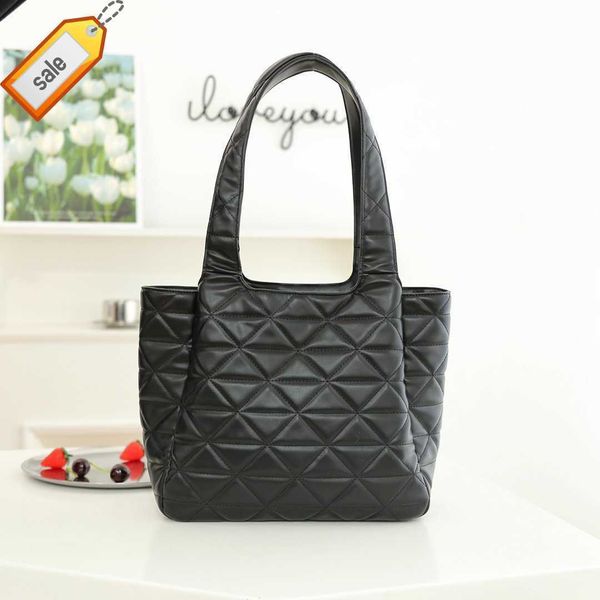 brand designer handbag 2023 new women's fashion single shoulder bag multi-functional portable tote bag gift box packaging factory direc
brand designer handbag 2023 new women's fashion single shoulder bag multi-functional portable tote bag gift box packaging factory direc