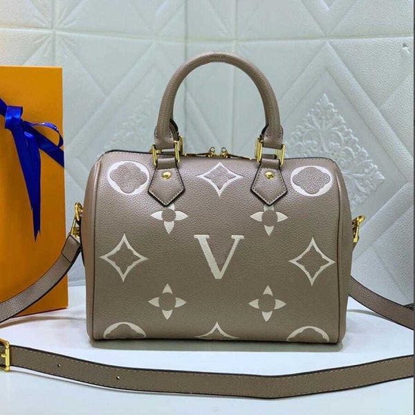 designer crossbody bag louiseits genuine leather pillow shaped viutonits shoulder bag fashion embossed oversized letter handbag classic sac
designer crossbody bag louiseits genuine leather pillow shaped viutonits shoulder bag fashion embossed oversized letter handbag classic sac