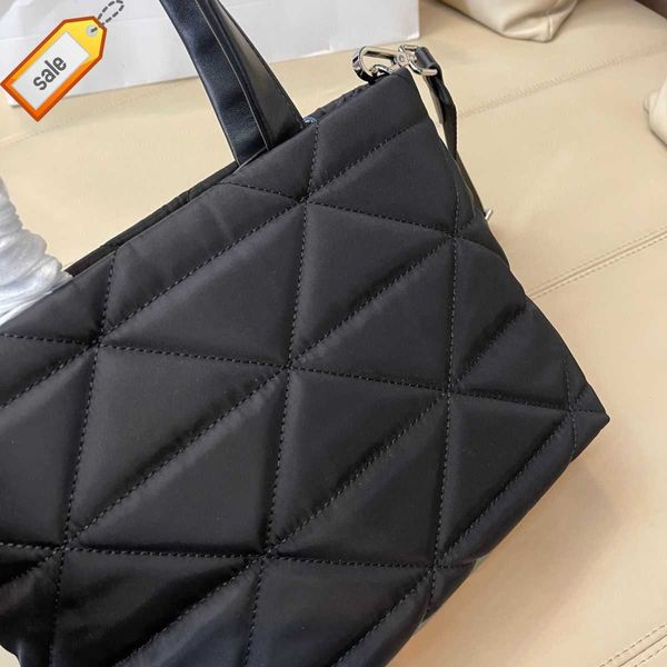 women's luxury designer handbag shoulder bag crossbody bags new fashion leisure home three-in-one multifunctional filler nylon tote bag
women's luxury designer handbag shoulder bag crossbody bags new fashion leisure home three-in-one multifunctional filler nylon tote bag