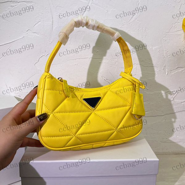 designer women's shoulder bag with diamond plaid enamelled triangle buckle printed pendant handbag princess bag birthday party casual b
designer women's shoulder bag with diamond plaid enamelled triangle buckle printed pendant handbag princess bag birthday party casual b
