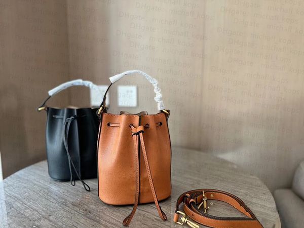 bucket bag mirror quality genuine leather metal sequin pattern women's shoulder bag drawstring opening design minimalist designer luxur
bucket bag mirror quality genuine leather metal sequin pattern women's shoulder bag drawstring opening design minimalist designer luxur