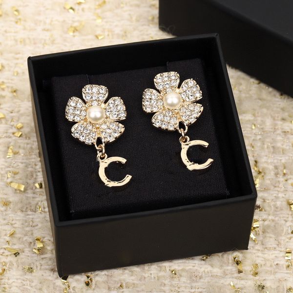2023 luxury quality charm drop earring with flower and sparkly diamond in 18k gold plated have box stamp ps7138b, Silver
2023 luxury quality charm drop earring with flower and sparkly diamond in 18k gold plated have box stamp ps7138b, Silver