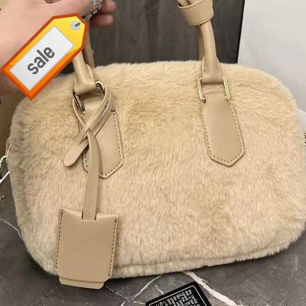 women's brand designer handbags shoulder bags new fashion miu autumn/winter wool pillow bags sheepskin shoulders boston crossbody bag f
women's brand designer handbags shoulder bags new fashion miu autumn/winter wool pillow bags sheepskin shoulders boston crossbody bag f