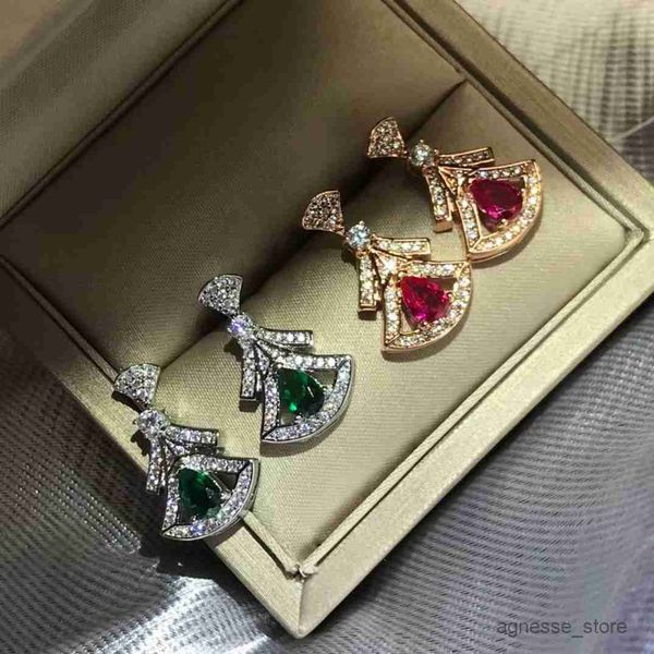 stud luxury skirt designer earrings stud for women 18k gold love heart white shining diamond earring earing rings wedding jewelry r230619, Golden;silver
stud luxury skirt designer earrings stud for women 18k gold love heart white shining diamond earring earing rings wedding jewelry r230619, Golden;silver