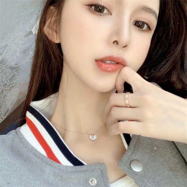 high-quality ss2373 c card's one-to-one talisman necklace with classic female temperament is non refundable, Silver
high-quality ss2373 c card's one-to-one talisman necklace with classic female temperament is non refundable, Silver