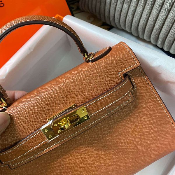 new luxury designer cowhide epsom leather shoulder crossbody bags fashion printed letter tote bag ladies versatile women's 19cm mini ke
new luxury designer cowhide epsom leather shoulder crossbody bags fashion printed letter tote bag ladies versatile women's 19cm mini ke