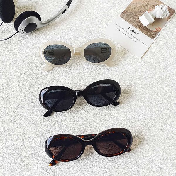 2023 fashion small personality sunglasses oval frame anti ultraviolet ins men and women sunglasses, White;black
2023 fashion small personality sunglasses oval frame anti ultraviolet ins men and women sunglasses, White;black