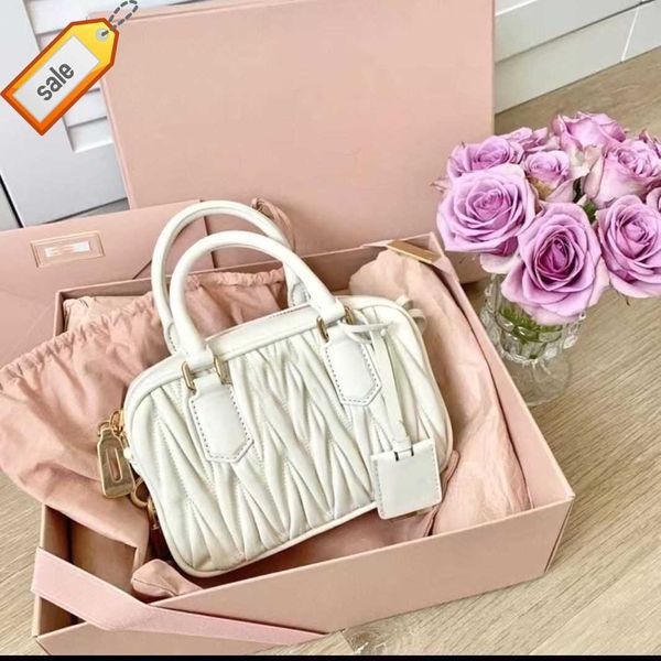 women's brand designer handbags shoulder crossbody bags tote new miu boston pillow bags fashion pleated soft sheepskin cross shoulder b
women's brand designer handbags shoulder crossbody bags tote new miu boston pillow bags fashion pleated soft sheepskin cross shoulder b