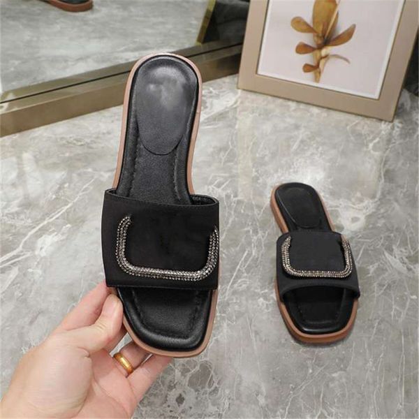 fashionable beach shoes 2023 valentinosity luxurious design retro decoration men's and women's summer leather canvas rubber flat b
fashionable beach shoes 2023 valentinosity luxurious design retro decoration men's and women's summer leather canvas rubber flat b
