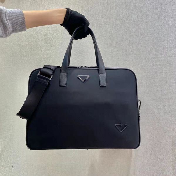 2ve005 new men's briefcase high-end custom quality tote in nylon with double handles and detachable shoulder strap detail design chic c
2ve005 new men's briefcase high-end custom quality tote in nylon with double handles and detachable shoulder strap detail design chic c