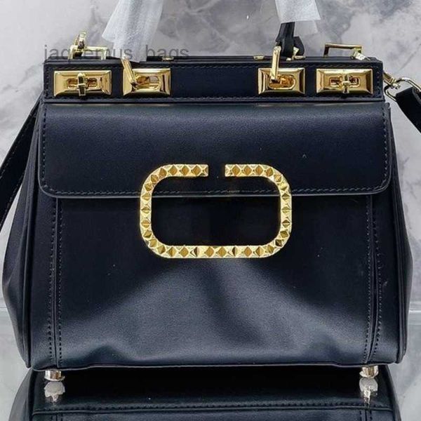 luxury black shoulder bag designer women leather crossbody purse fashion square messengerbag 24cm tote bags letter handbag
luxury black shoulder bag designer women leather crossbody purse fashion square messengerbag 24cm tote bags letter handbag