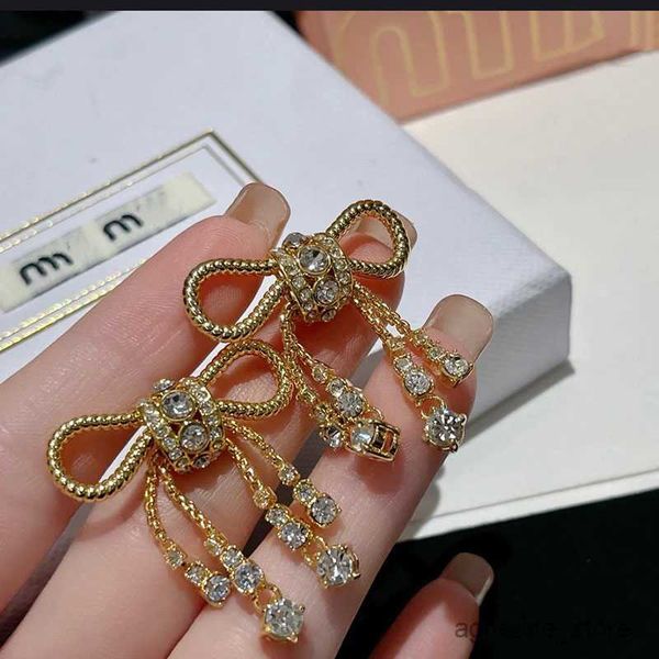 stud luxury designer jewelry dangle large bowknot with diamond tassel earrings sweet cool girl earings versatile earring r230619, Golden;silver
stud luxury designer jewelry dangle large bowknot with diamond tassel earrings sweet cool girl earings versatile earring r230619, Golden;silver