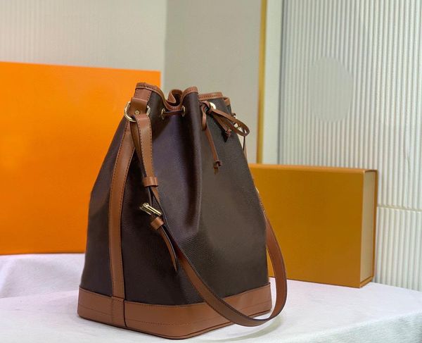 designer womens shoulder bag luxury noe handbags embossed brown flower letters crossbody quality leather vintage evening bags ladies fashion
designer womens shoulder bag luxury noe handbags embossed brown flower letters crossbody quality leather vintage evening bags ladies fashion