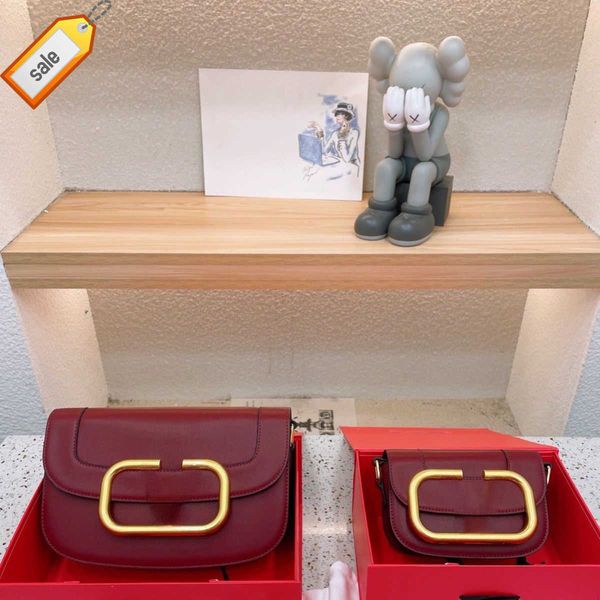 brand designer shoulder bags tote 2023 new women's texture leather large letter v buckle retro saddle single shoulder messenger bag gif
brand designer shoulder bags tote 2023 new women's texture leather large letter v buckle retro saddle single shoulder messenger bag gif