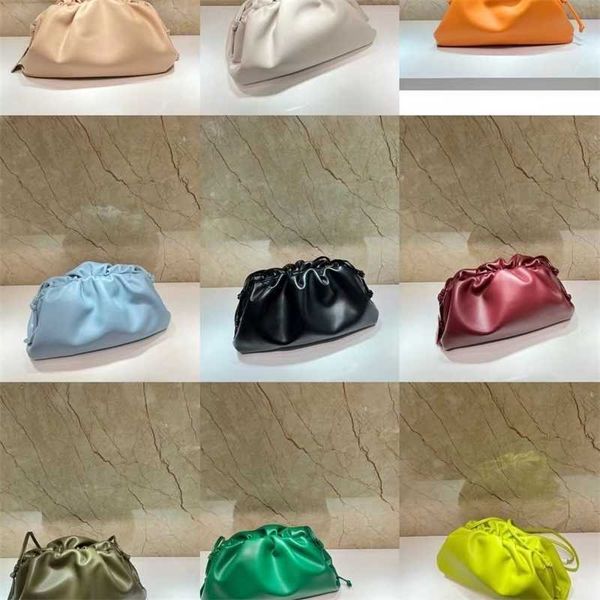 women's bag bottegasvenetas leather bvbag bags pouch mini cloud large and small with logo
women's bag bottegasvenetas leather bvbag bags pouch mini cloud large and small with logo