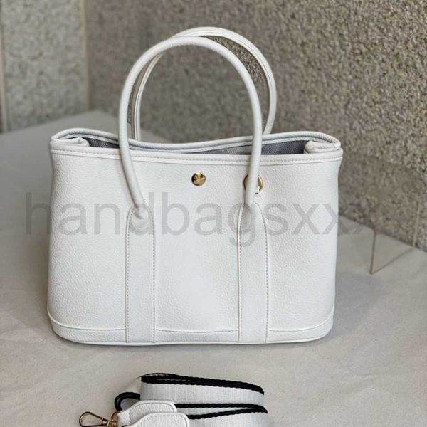 2021 new women's bag fashion temperament atmosphere large capacity garden single shoulder messenger bag
2021 new women's bag fashion temperament atmosphere large capacity garden single shoulder messenger bag