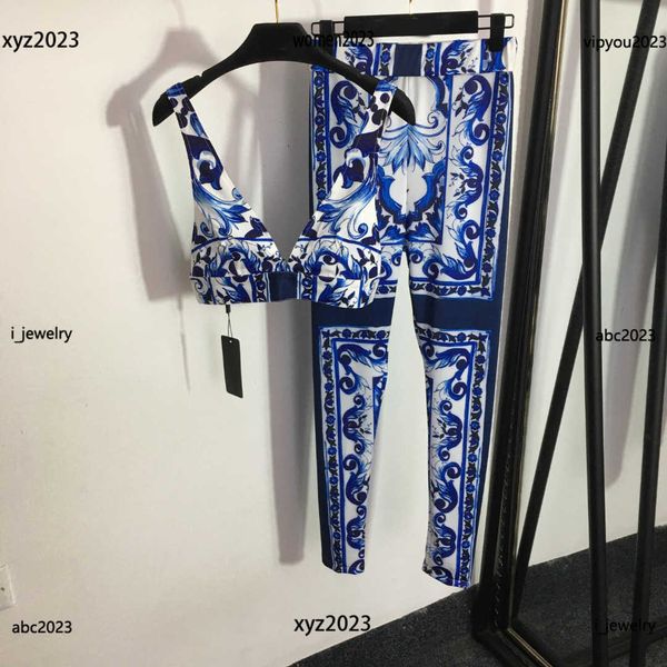 women tracksuits yoga set size s-l 2pcs blue and white pottery printing bra strap underwear and slimming leggings june19
women tracksuits yoga set size s-l 2pcs blue and white pottery printing bra strap underwear and slimming leggings june19